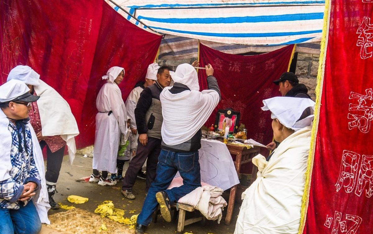 农村殡葬再改革,治丧要"收费",严禁焚烧纸钱等迷信用品