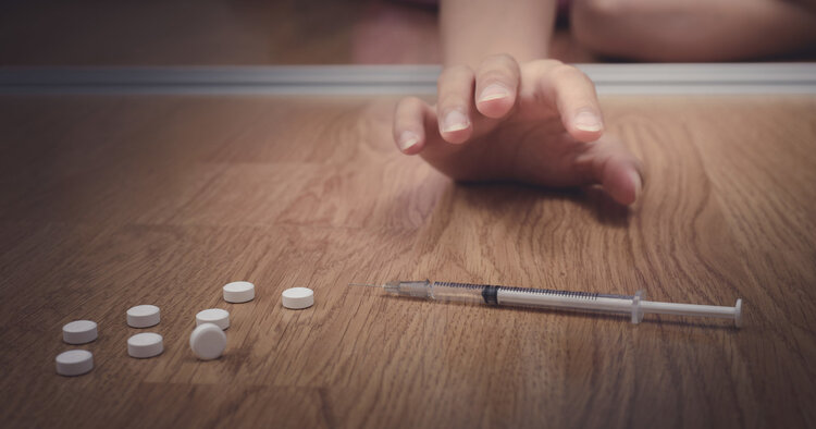闻一闻就被迷倒,一拍肩就被控制?现实中真的有"迷魂药"吗?