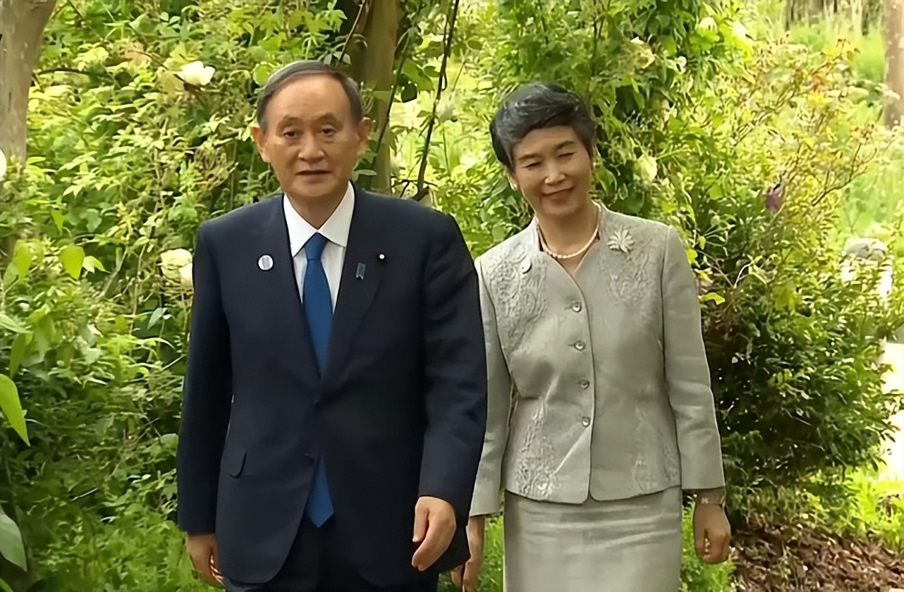 真理子的逆袭!当过清洁工,2婚改嫁菅义伟,67岁成日本首相夫人