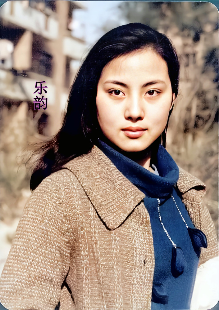 1988年,21岁的乐韵被罗烈金屋藏娇,7年后因母亲一句话香消玉损