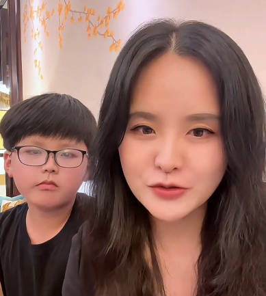 回顾迪拜富二代倒追大自己16岁湖南二婚女甘愿放弃万亿来中国
