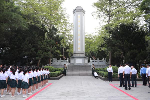 广西梧州:缅怀革命先烈 向人民英雄致敬