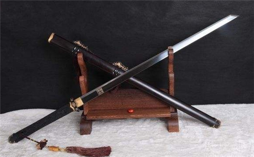 中国国宝级唐刀水龙剑如今却成日本天皇佩刀拒绝对外展览