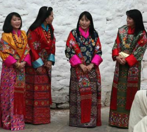 62岁不丹王母气质不凡,生于不丹首富之家,4姐妹全都嫁给国王