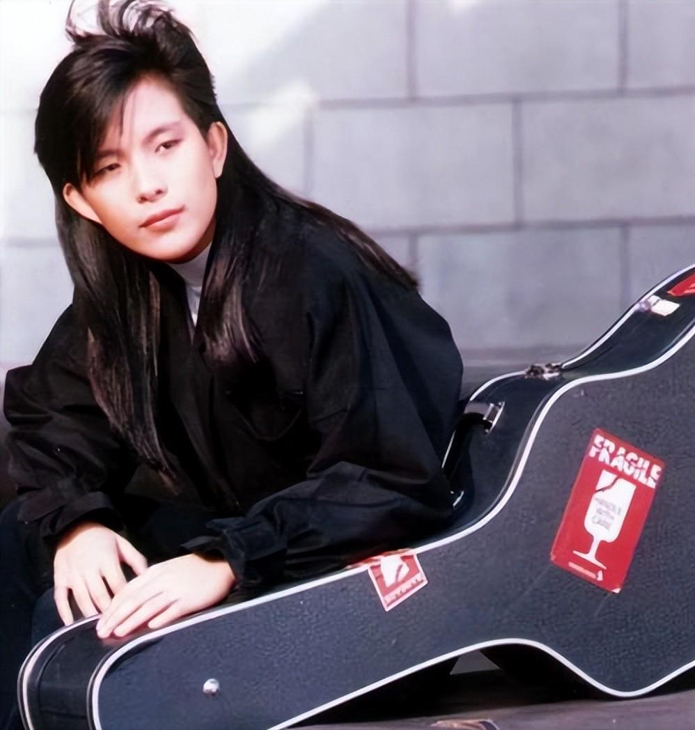 回顾男女通吃一张满脸胡茬的照片彻底撕开了潘美辰的遮羞布