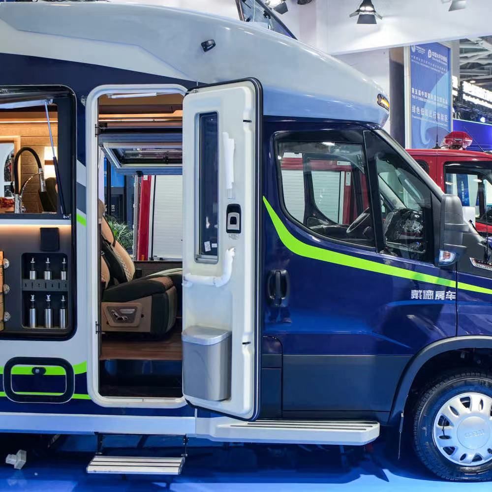 售价能换两台重卡!戴德进口依维柯urv房车凭啥能卖70w?