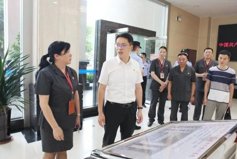 延平区委书记黄桂诚调研法院工作