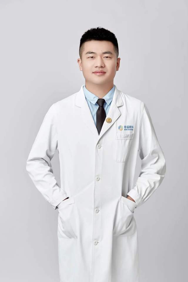 "含锋不露 蓄势而发"——普瑞眼科青年医生陆锋纪实