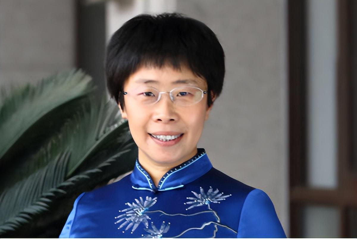 北大才女蒙曼48岁仍未婚被问最想嫁给谁一个名字让全场笑喷