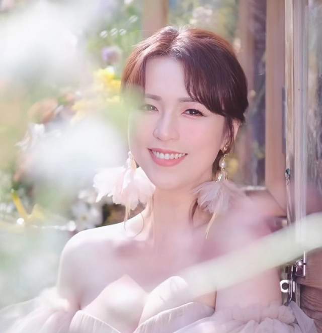 恭喜!tvb童颜女神孙慧雪晒孕肚写真,怀二胎5个月体重飙升20斤