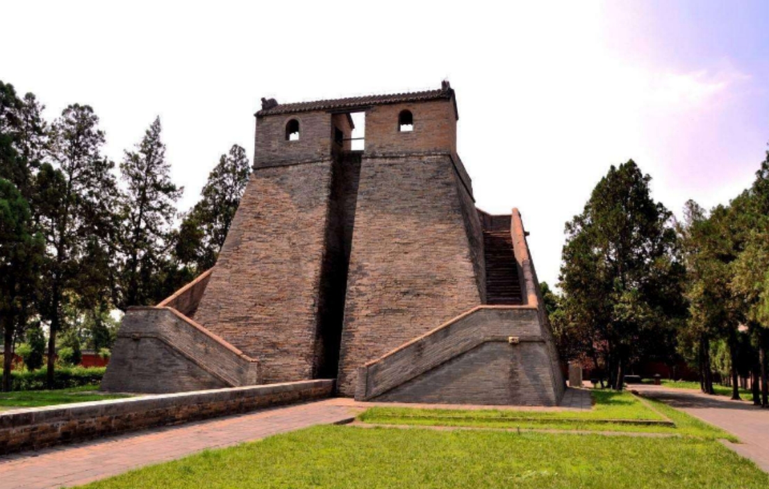 登封市观星台,这座古老的天文台,处处保留着古人留下的痕迹