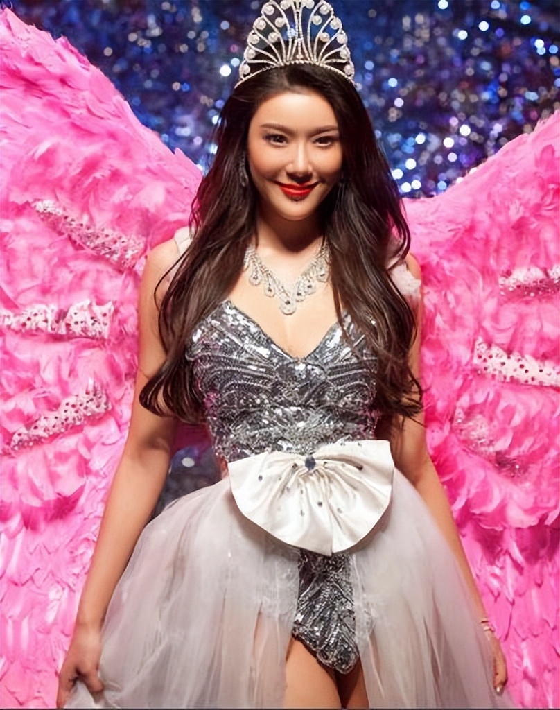 因"忘拉窗帘"被拍与林丹出轨,自称"受害者"的赵雅淇是否无辜