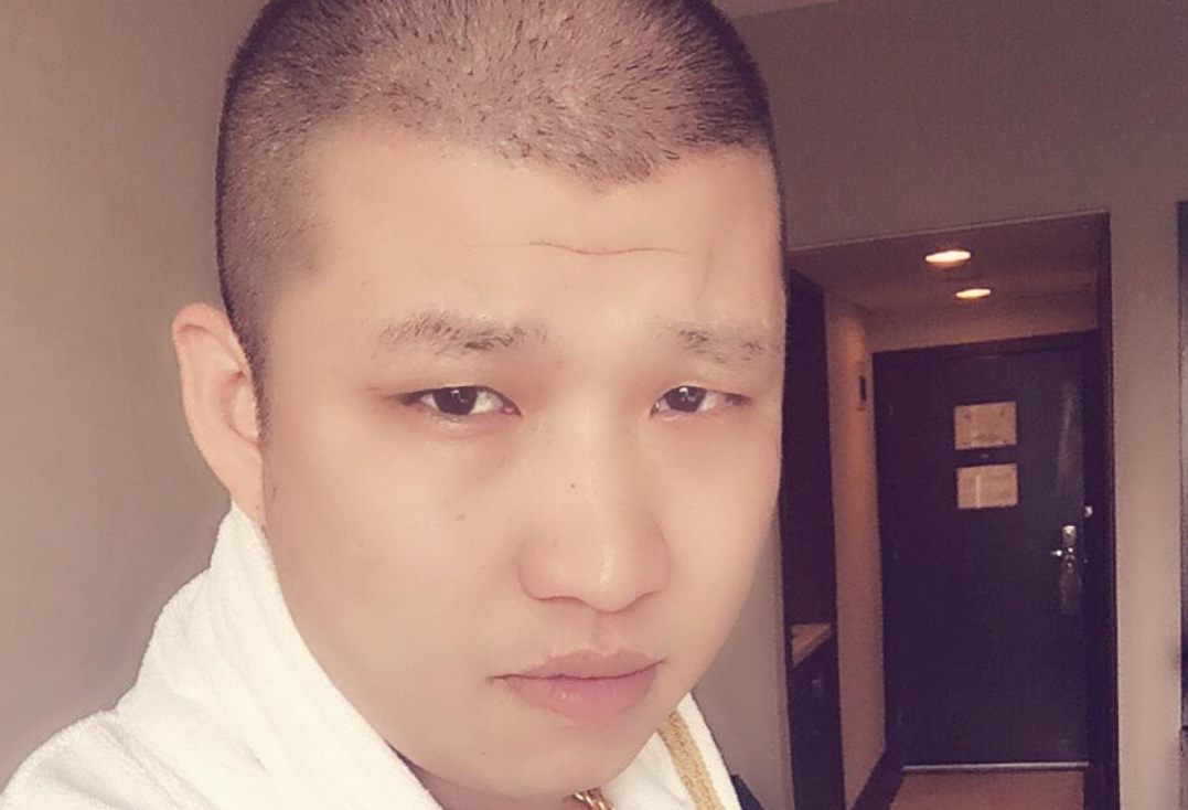 二驴直播嘲讽辛巴及其合伙人伽柏,为讨好东方阿保,晒出私信记录