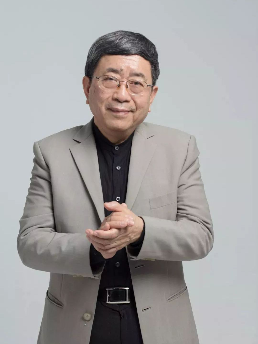 余秋雨错把"乐"读成"lè",引来万人批评,他的实力究竟如何?