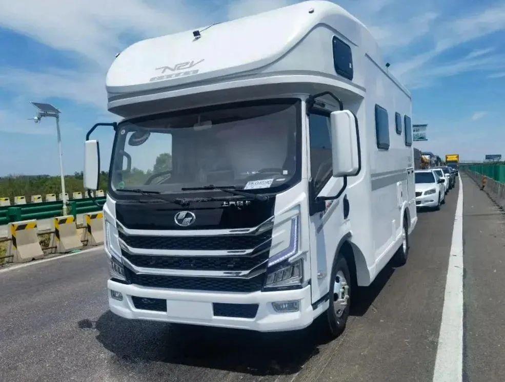 汇斯诚跃进h500 大空间强续航 温馨实用兼具 适合家庭旅居出行