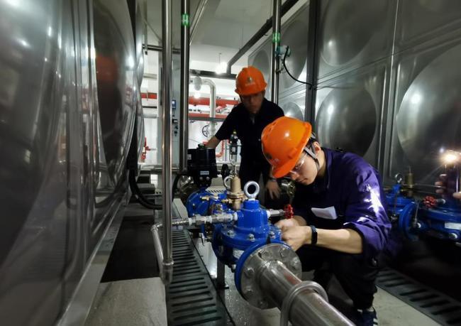 管工工作内容:(1)工装设备的安装和调整,工件的搬