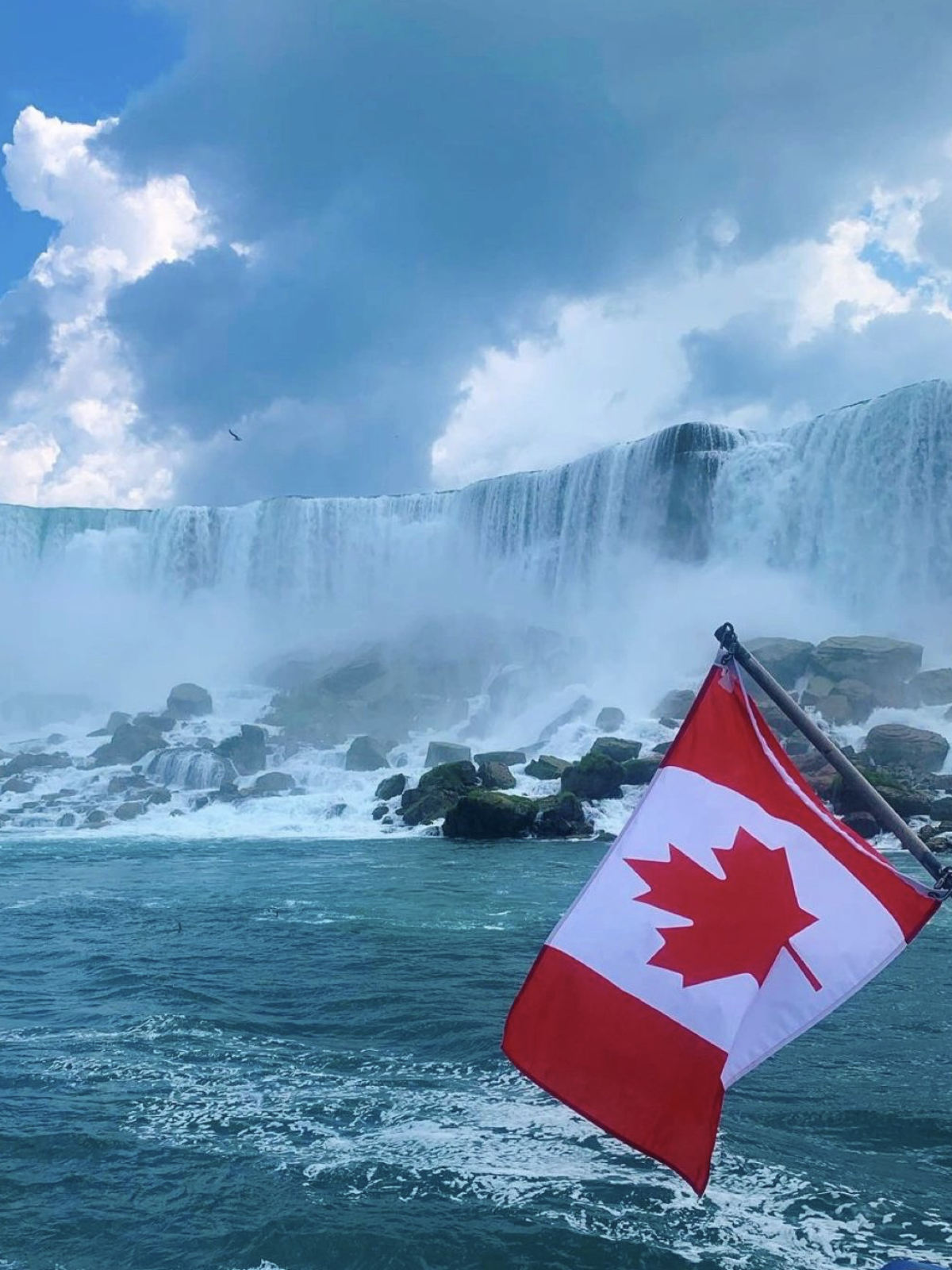 尼亚加拉瀑布是多伦多必打卡的旅游胜地,位于
