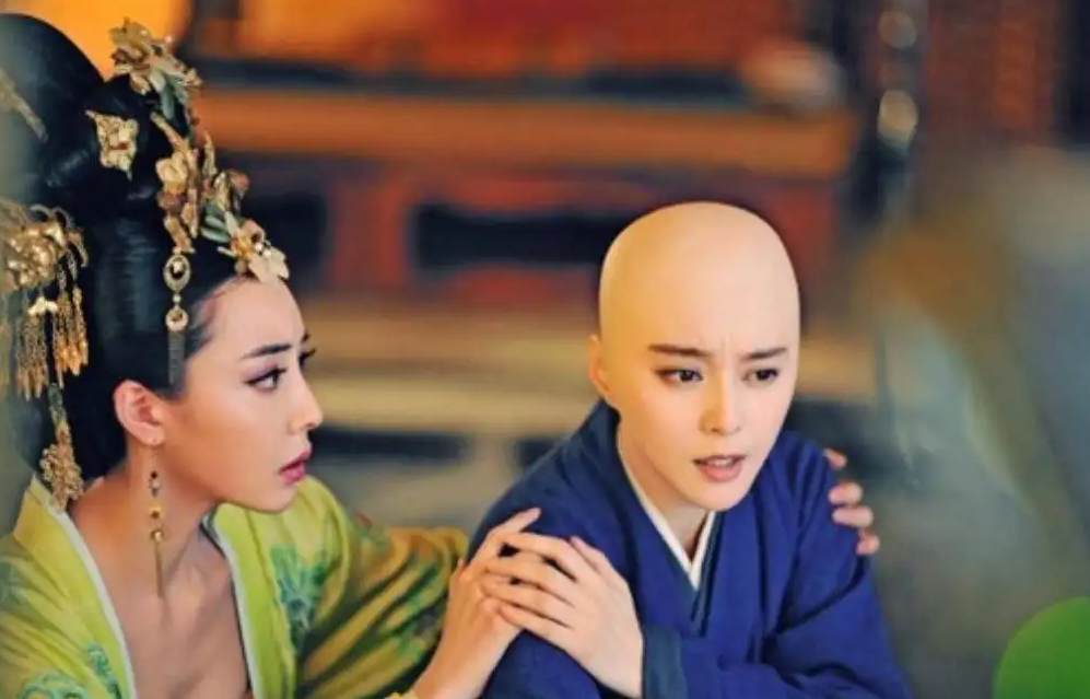 武则天入感业寺为尼剃度时说了8个字老尼听后剃刀差点落地