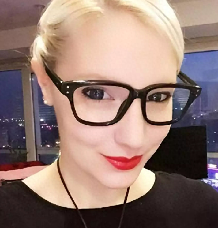 撒贝宁的妻子李白,出生于英国利物浦,英文名叫做lisa,从小家庭就十分