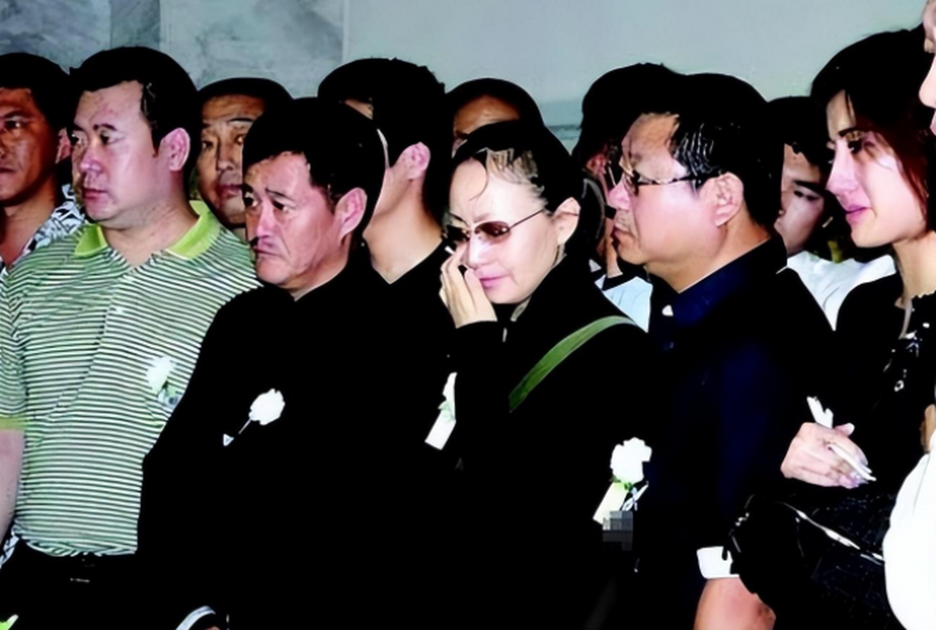 2005年,高秀敏因病去世,赵本山在高秀敏的葬礼上追悔莫及:"老妹啊,哥