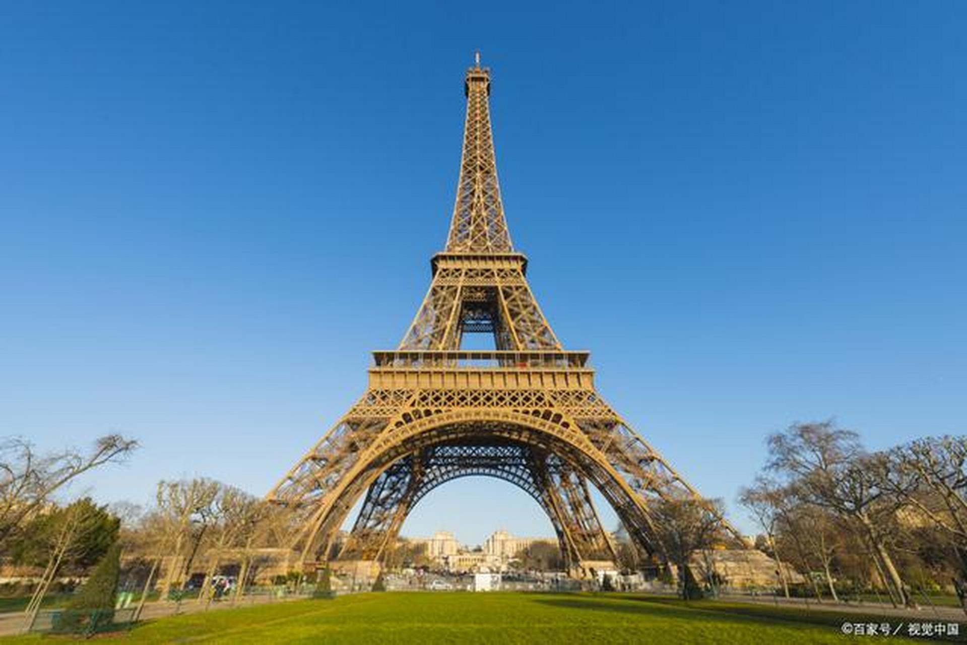 世界著名旅游景点有:埃菲尔铁塔,德国新天鹅城堡,科罗拉多大峡谷,羚羊