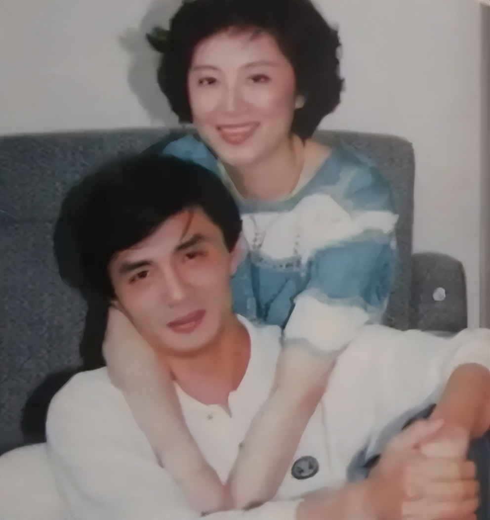 张瑜张建亚离婚后,前夫早已结婚生子,单身38年的她现状如何