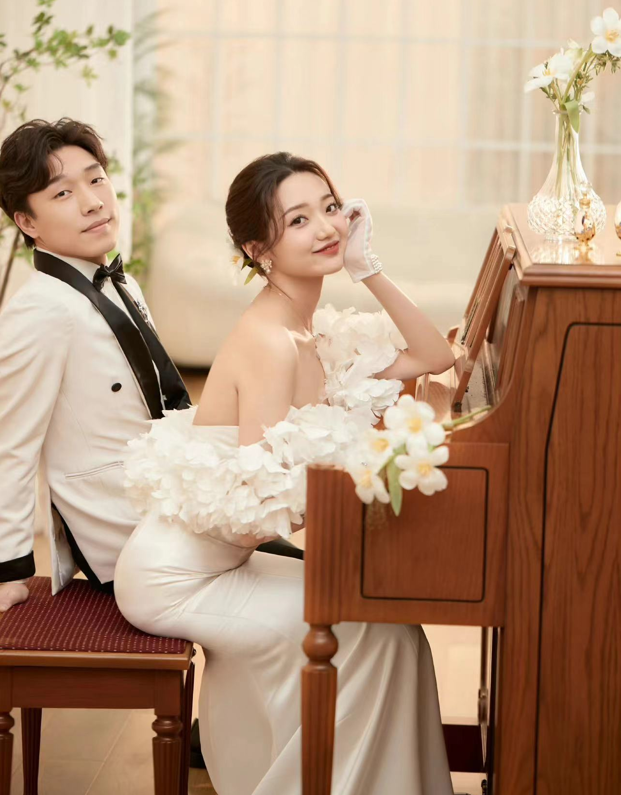 "冰柠檬"张兆艺大婚,老公抱一岁女儿参加婚礼,现场梦幻浪漫