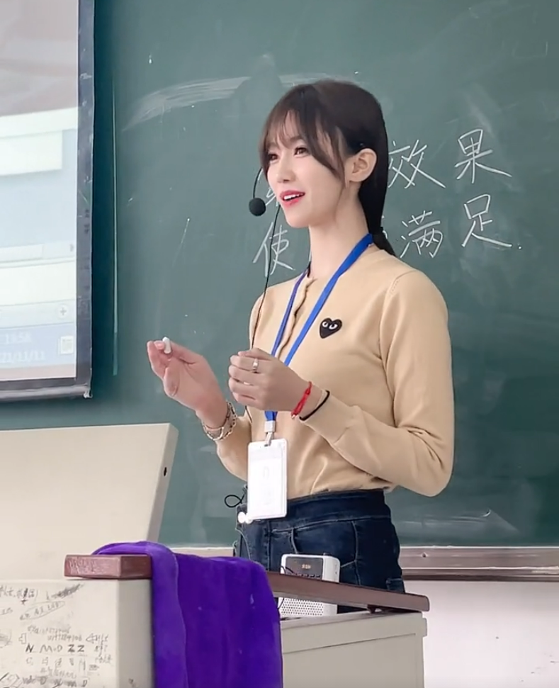 美女教师穿2.8万大衣上课,被家长举报到教育局,一番话让人脸红