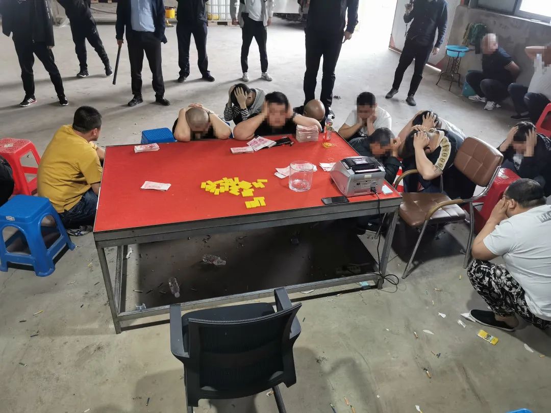 辽宁警方摧毁特大农村野外流动赌场,抓获63人!现场视频曝光