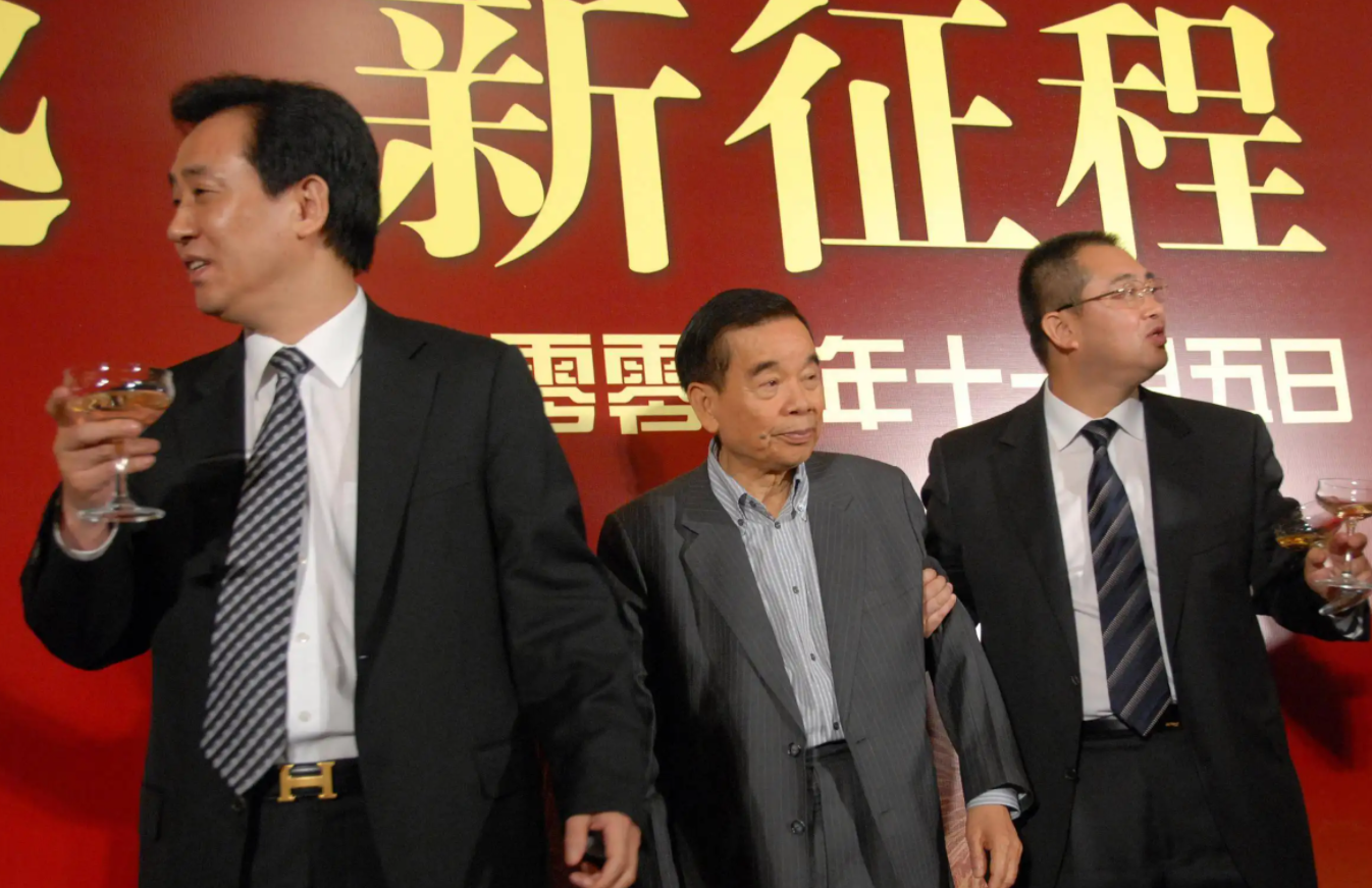 许家印的大恩人郑裕彤,娶了老板的女儿,继承老板资产赚到千亿