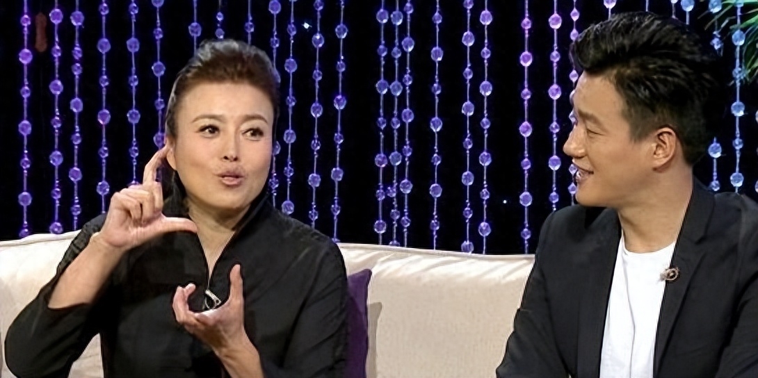 在话剧学院,她结识了胡广川,在见到他第一眼,丁嘉丽就对胡广川一见