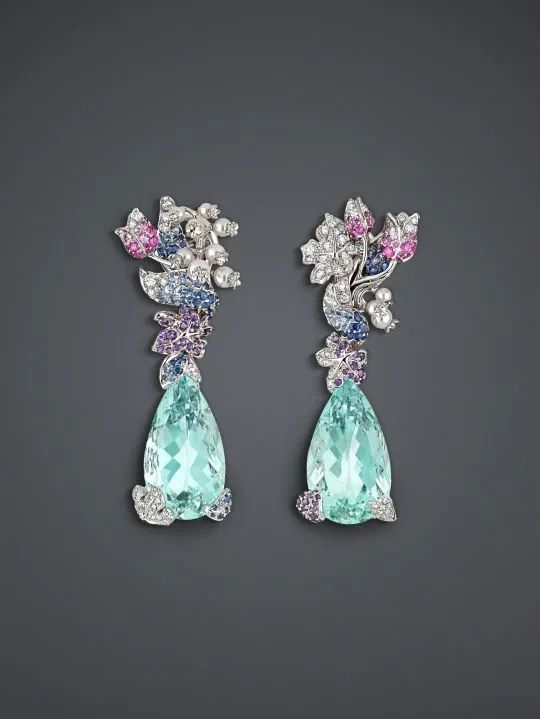 而dior高珠从一开始就延续了品牌创始人迪奥先生钟爱的"梦幻感"