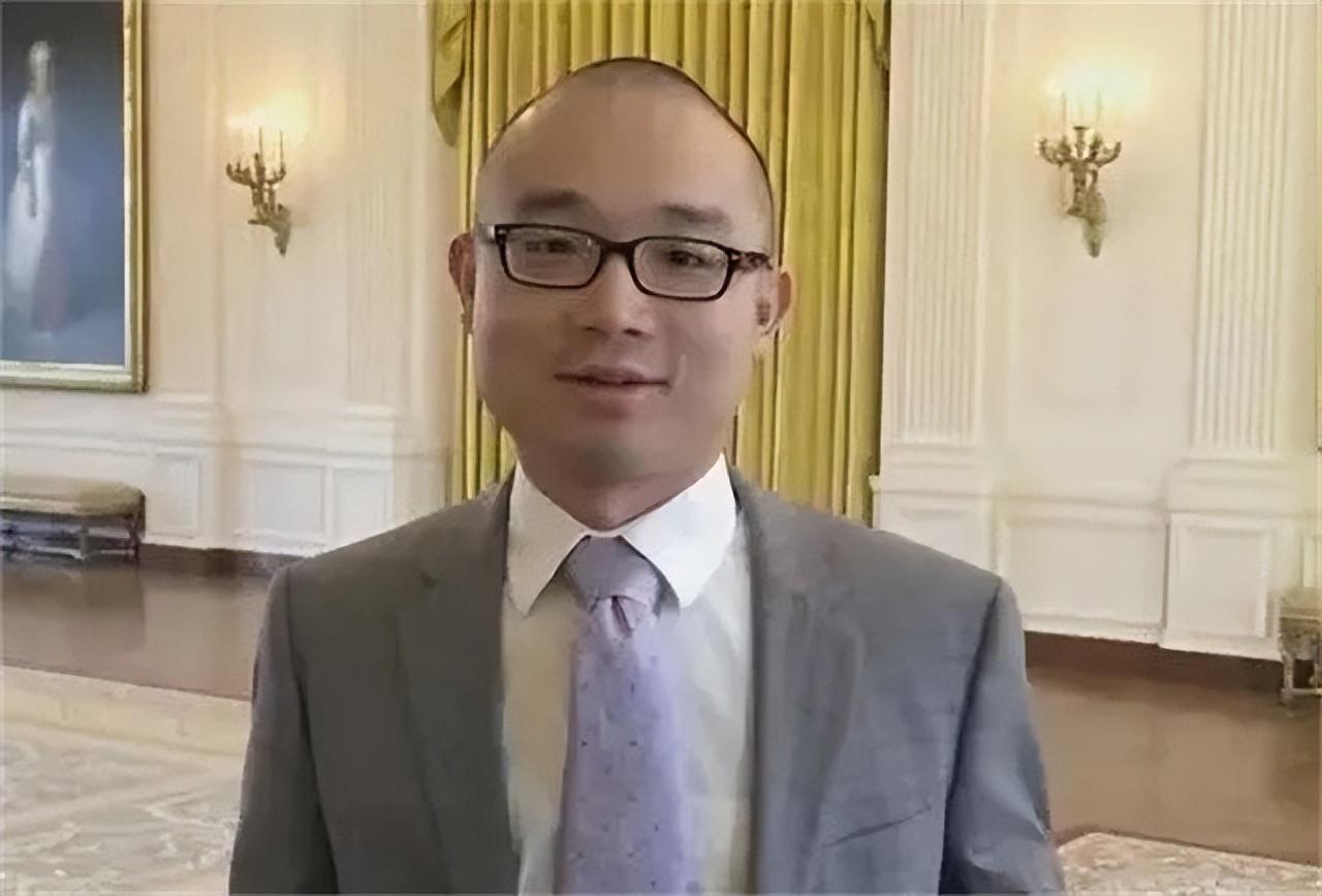 2016年那个抹黑中国加入美国军队的博士赵潘书成了黑户