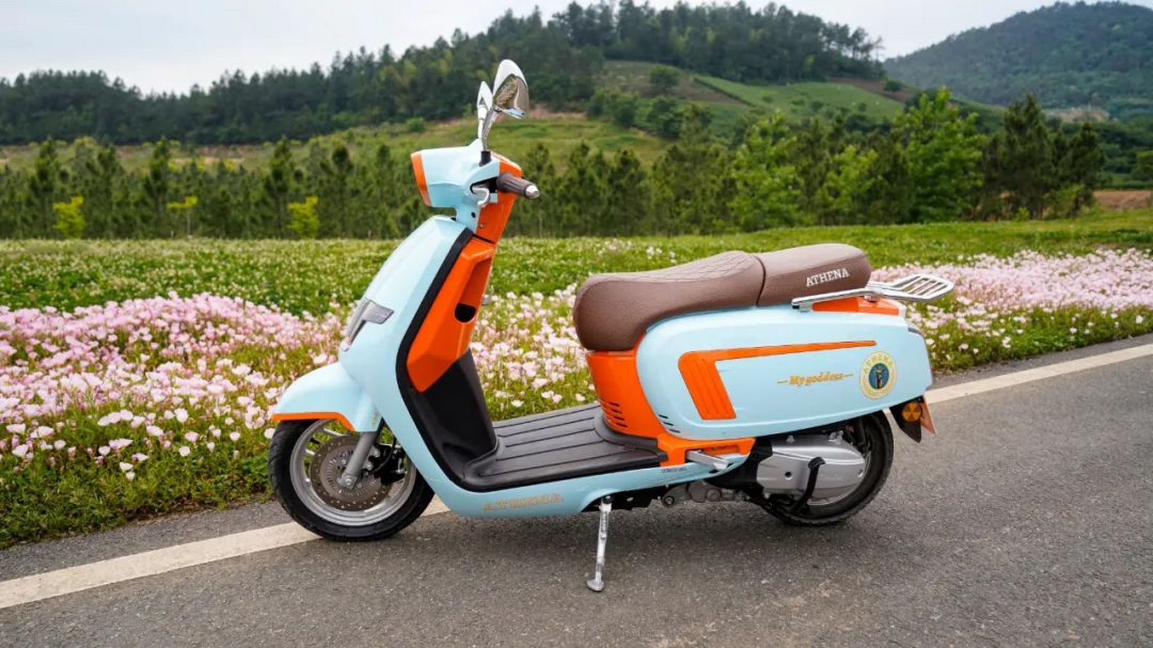 大家好,我是小摩女,今天带大家抄底万元级复古踏板雅典娜女神150.