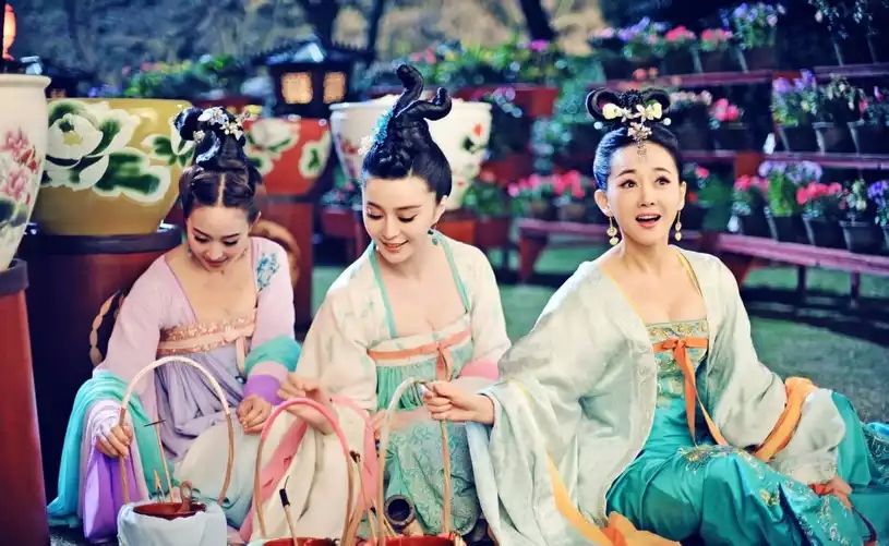 唐朝后宫女子礼服演变,由繁到简,地位越高规定越多越繁琐