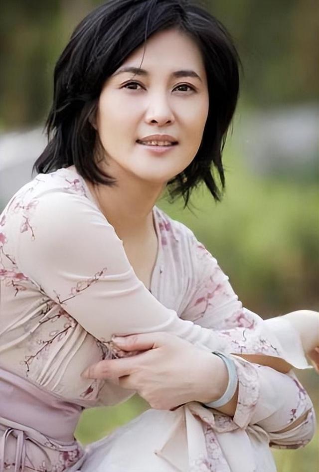 著名演员王菁华:和常戎分手后,他结婚生女幸福美满,她依旧单身