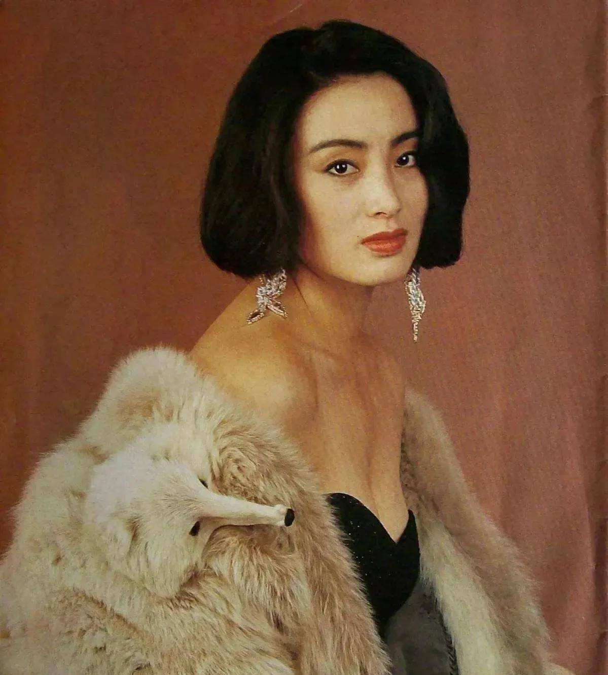 "骑马回头杀"女神张敏出道就顺风顺水,与现导演老公感情引热议