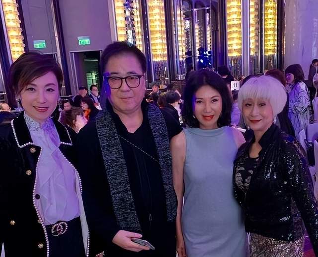 67岁首届港姐冠军孙泳恩罕现身,脸上布满岁月痕迹,气质依然出众