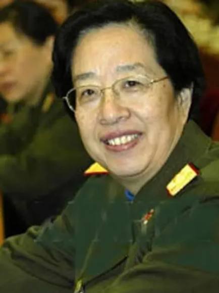 邓六金:原妇女部部长,丈夫是曾山,长子官至正国级,女儿成少将