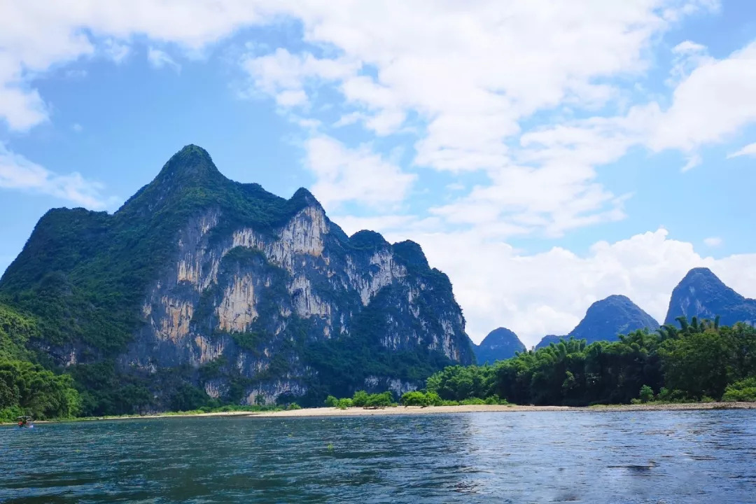 桂林漓江山水风光中的著名景点有哪些呢?