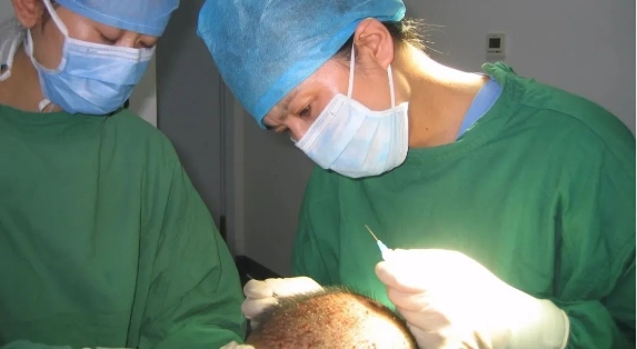 中德植发暖冬公益在行动!修复型植发者不再焦虑