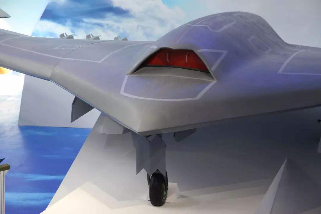 中国彩虹7搭载涡喷发动机,最大起飞重量达到13吨,美国羡慕不已