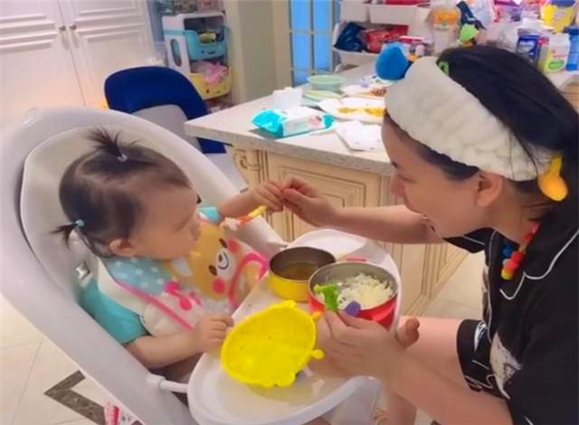 童年圆满了,红果果和绿泡泡结婚了,还生了一个叫小橘子的宝宝