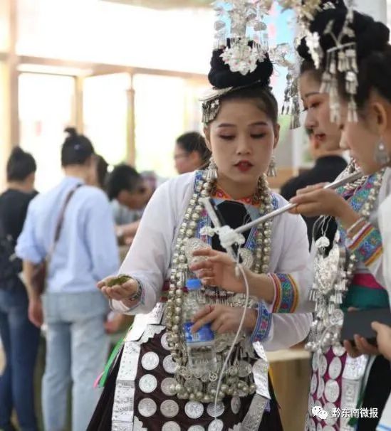 "侗家七仙女"为家乡直播带货超亿元