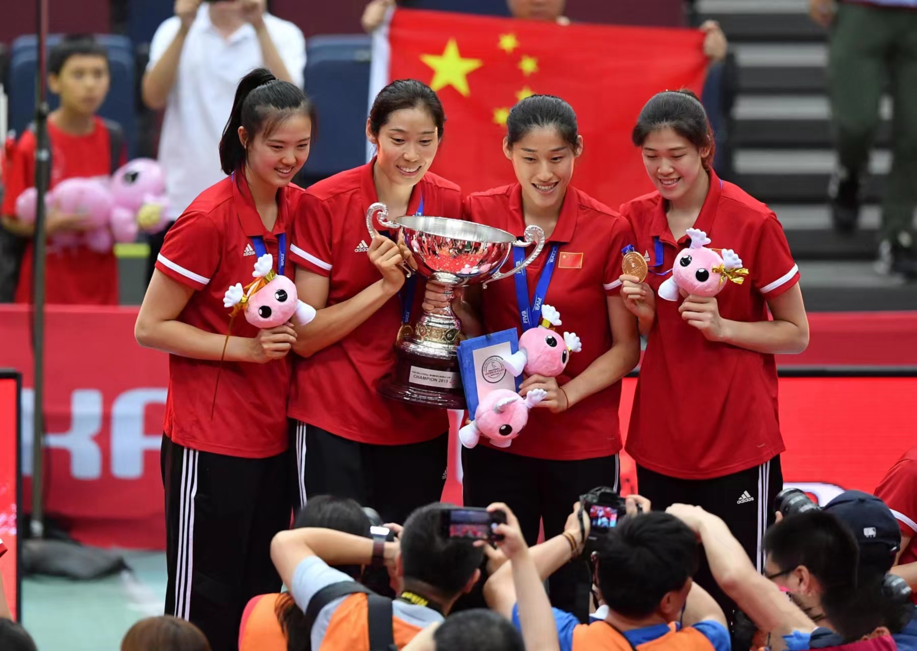 张常宁朱婷达成共识?相约不回女排遭遇质疑,蔡斌转思路要争口气