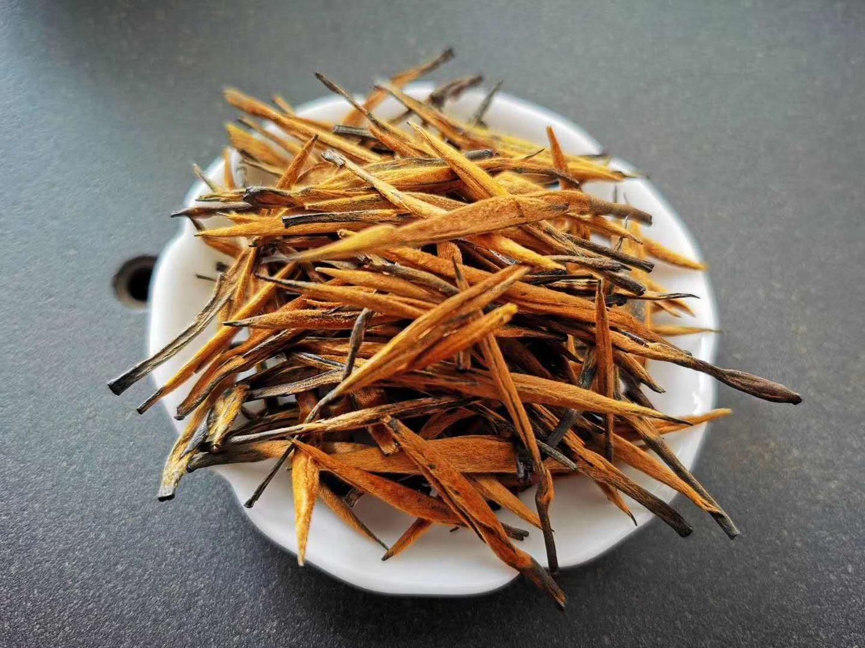 滇红金针是什么茶?我们在日常生活中该如何分辨它?