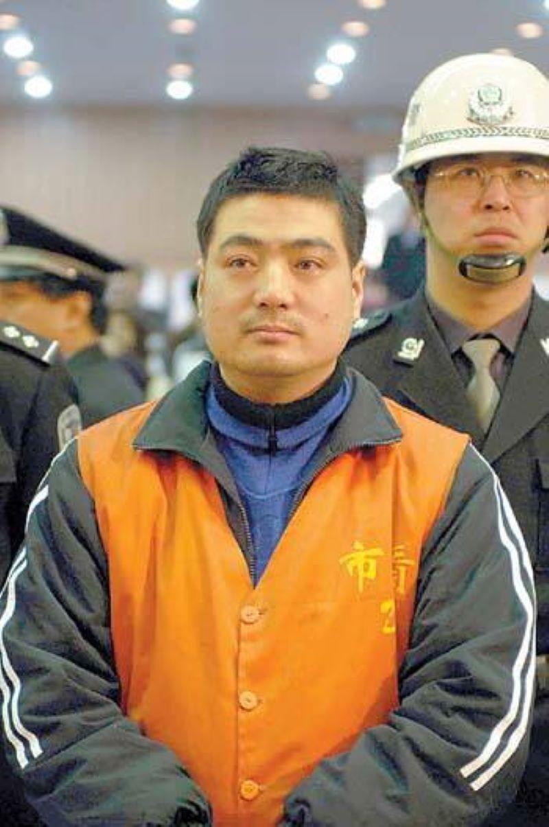 警方马上传唤了杨永明,他以为是刘亮的案件有了结论,乐呵呵地来公安局