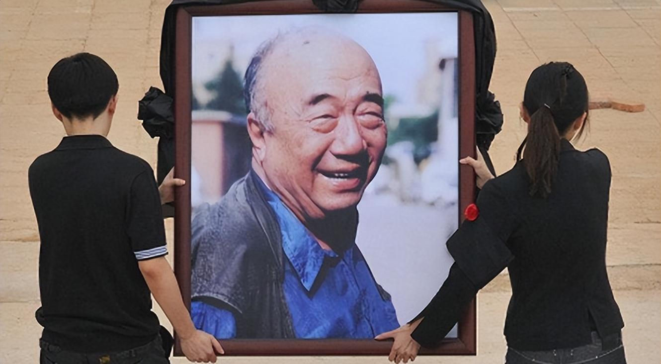 李丁去世13年,遗孀贾九霄又遇丧子之痛,她的遭遇让人泪目