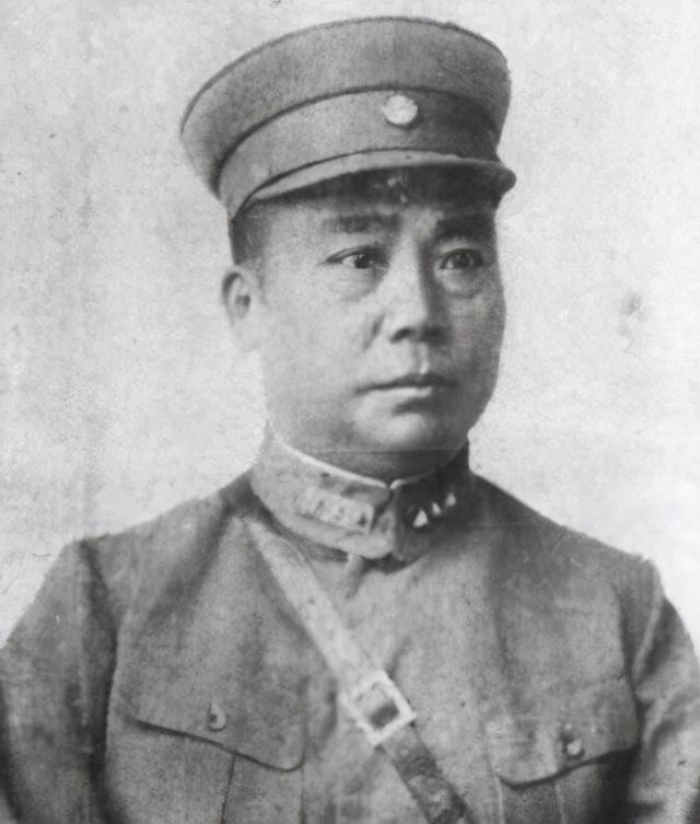 潘文华起义前才知,他的七姨太竟然是军统,不舍杀,给钱打发了事