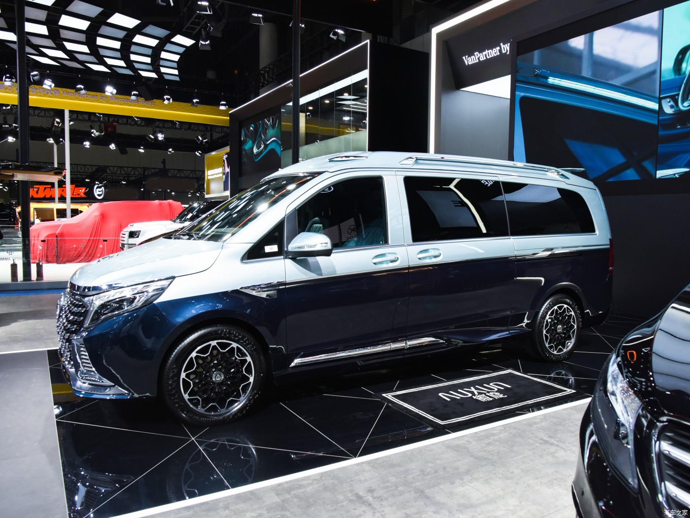 陆地游艇——傲旋纵横四海7座奔驰商务车